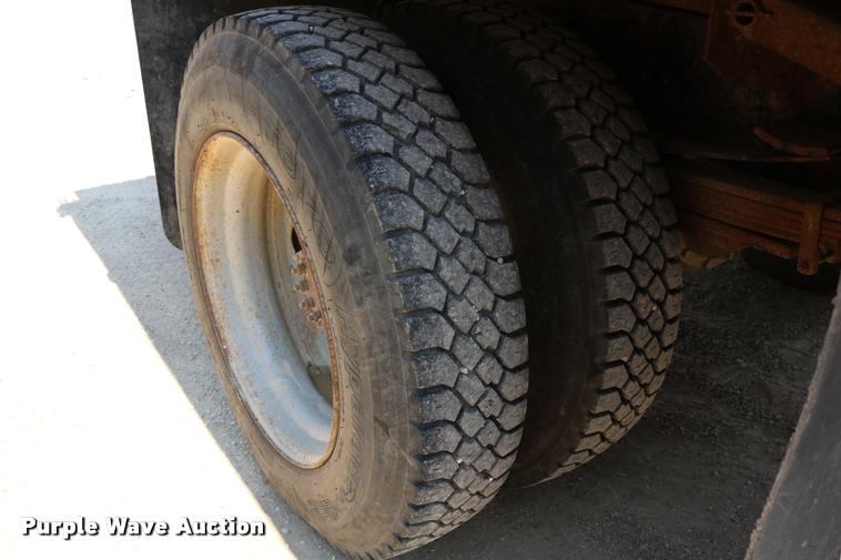 image for item DD0227 1999 Chevrolet C6500 dump truck