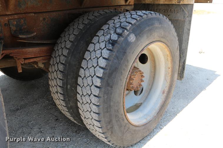 image for item DD0227 1999 Chevrolet C6500 dump truck