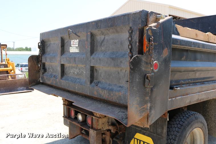 image for item DD0227 1999 Chevrolet C6500 dump truck