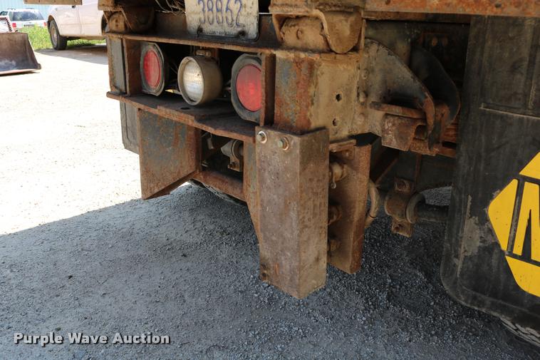 image for item DD0227 1999 Chevrolet C6500 dump truck