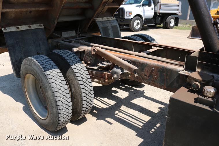 image for item DD0227 1999 Chevrolet C6500 dump truck