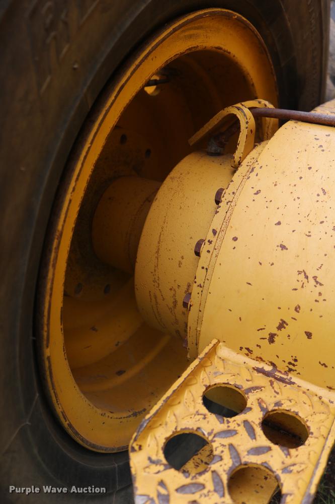 image for item DD0228 1991 Caterpillar 120G motor grader