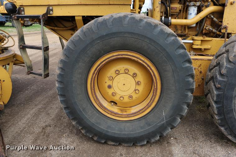 image for item DD0228 1991 Caterpillar 120G motor grader