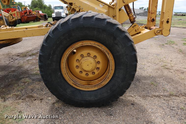 image for item DD0228 1991 Caterpillar 120G motor grader