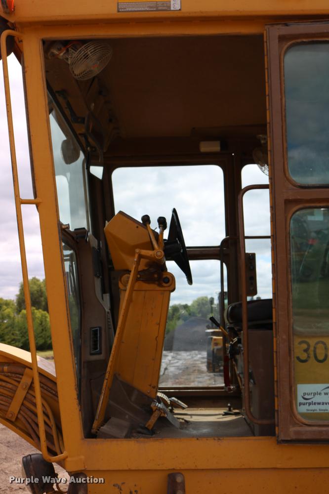 image for item DD0229 1993 Caterpillar 120G motor grader