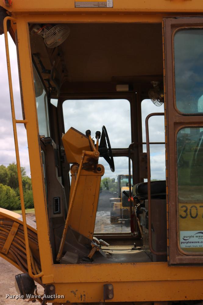 image for item DD0229 1993 Caterpillar 120G motor grader