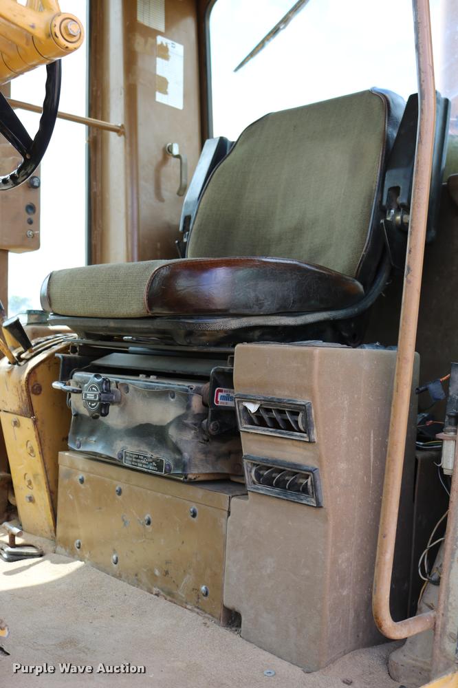 image for item DD0229 1993 Caterpillar 120G motor grader