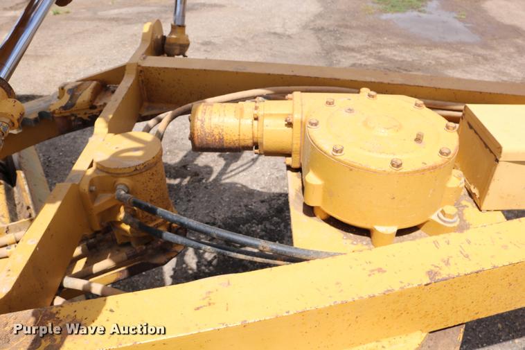 image for item DD0229 1993 Caterpillar 120G motor grader