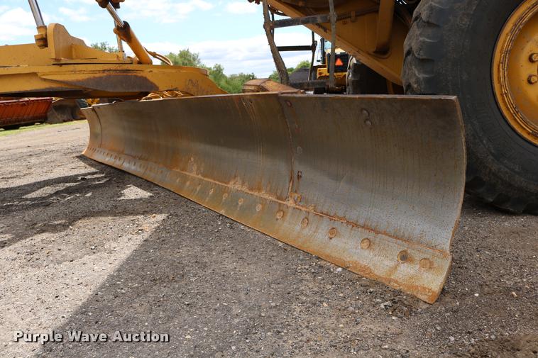 image for item DD0229 1993 Caterpillar 120G motor grader