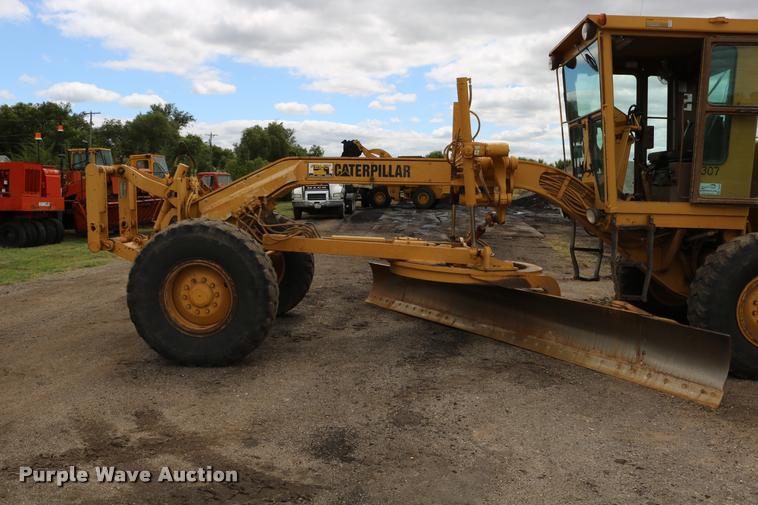 image for item DD0229 1993 Caterpillar 120G motor grader