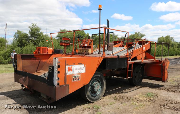 image for item DD0230 1967 Flaherty Spread Master K chip spreader