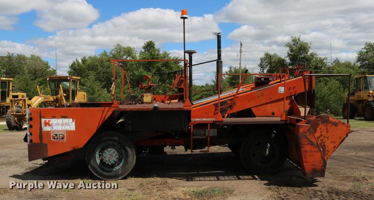 image for item DD0230 1967 Flaherty Spread Master K chip spreader