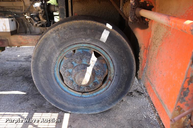 image for item DD0230 1967 Flaherty Spread Master K chip spreader