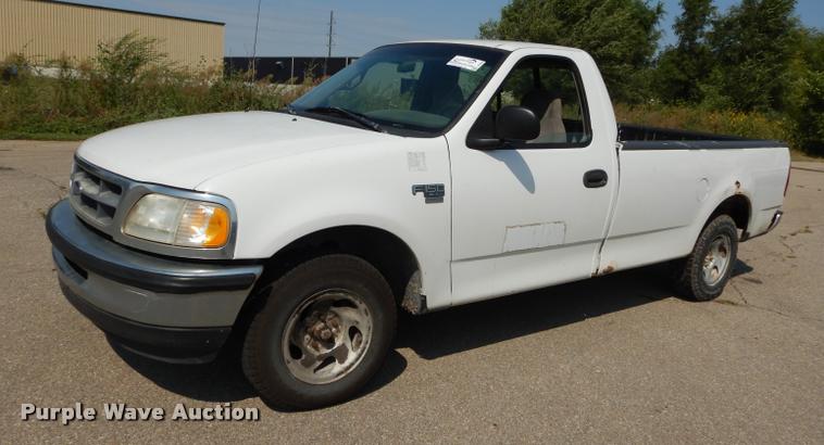 image for item DD0820 1998 Ford F150 XL pickup truck