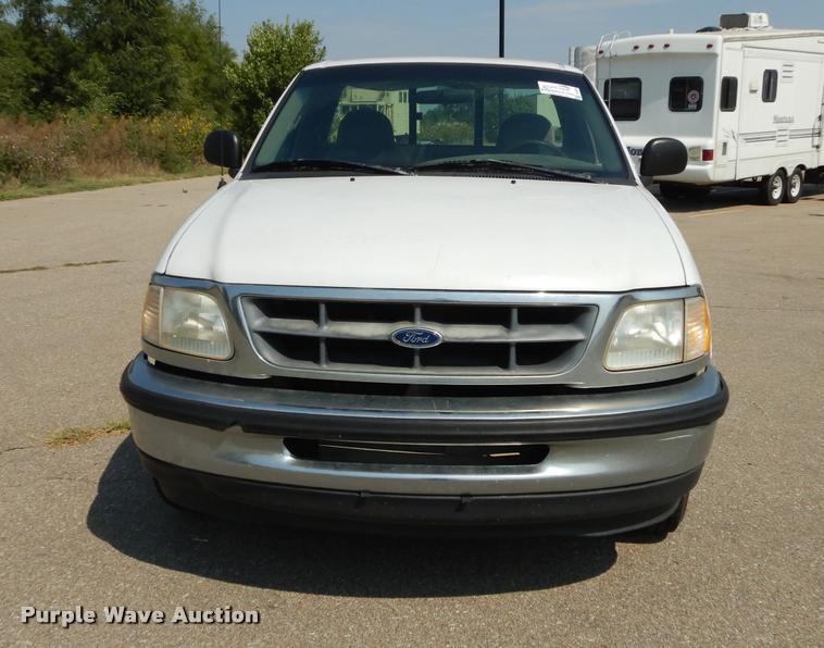 image for item DD0820 1998 Ford F150 XL pickup truck