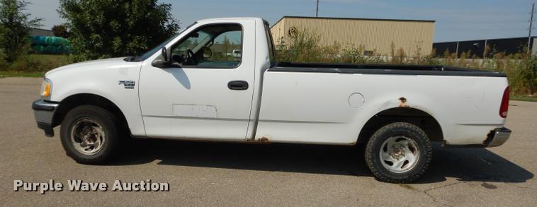 image for item DD0820 1998 Ford F150 XL pickup truck