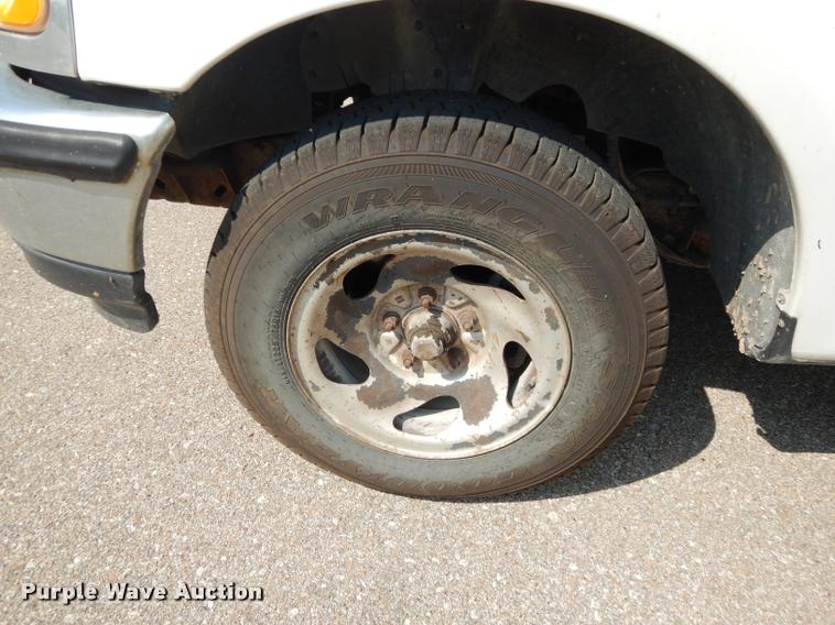 image for item DD0820 1998 Ford F150 XL pickup truck