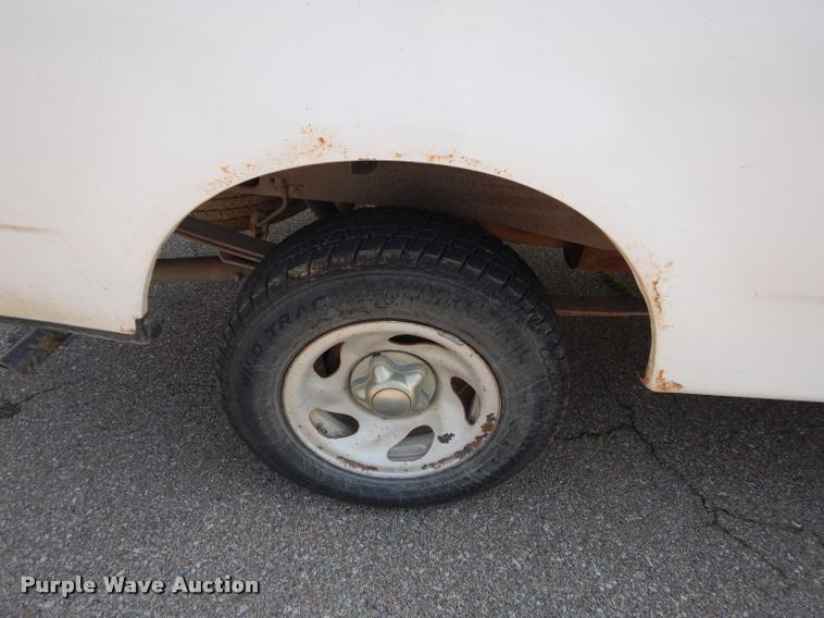 image for item DD0820 1998 Ford F150 XL pickup truck