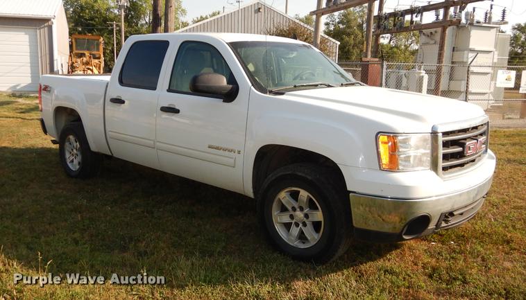 image for item DD0832 2008 GMC Sierra 1500 SLE Z71 Crew Cab pickup truck