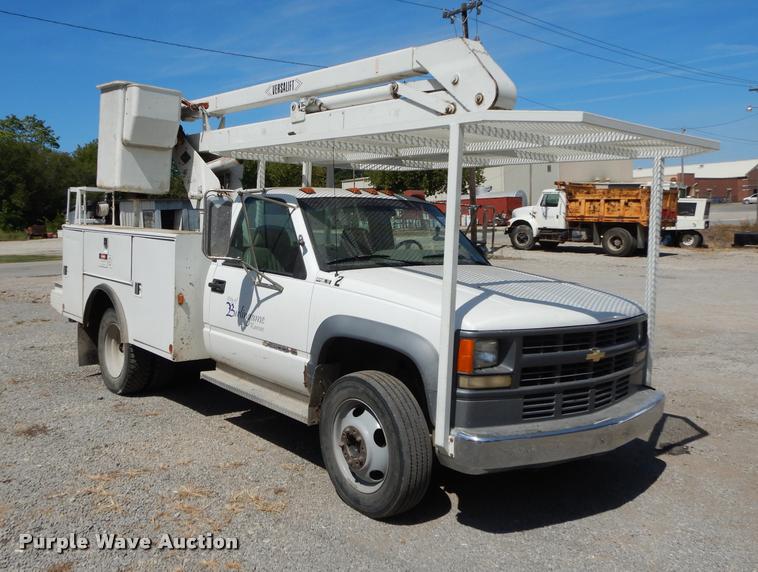 image for item DD0850 1995 Chevrolet Cheyenne 3500 bucket truck