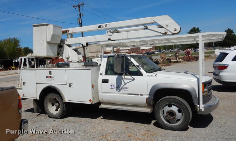 image for item DD0850 1995 Chevrolet Cheyenne 3500 bucket truck