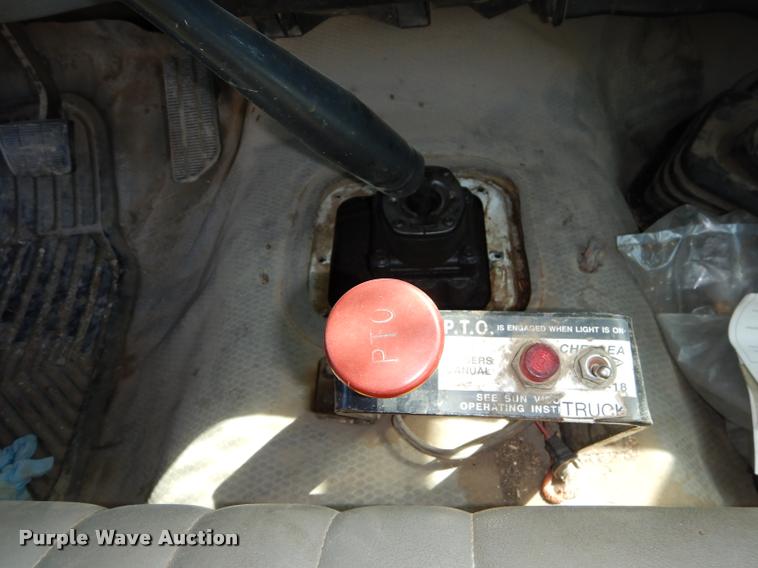 image for item DD0850 1995 Chevrolet Cheyenne 3500 bucket truck