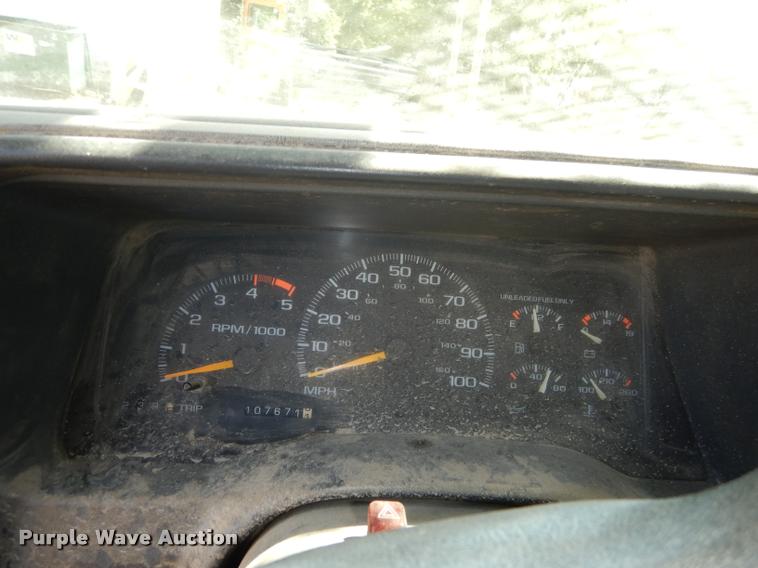 image for item DD0850 1995 Chevrolet Cheyenne 3500 bucket truck