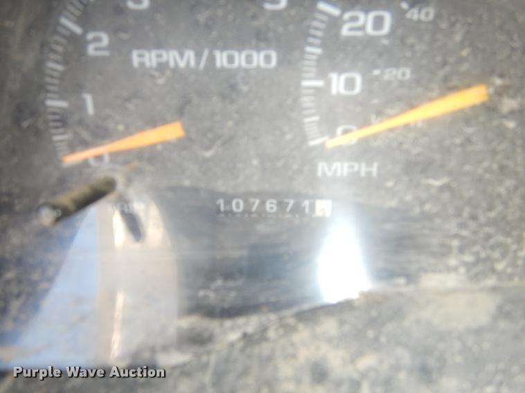 image for item DD0850 1995 Chevrolet Cheyenne 3500 bucket truck