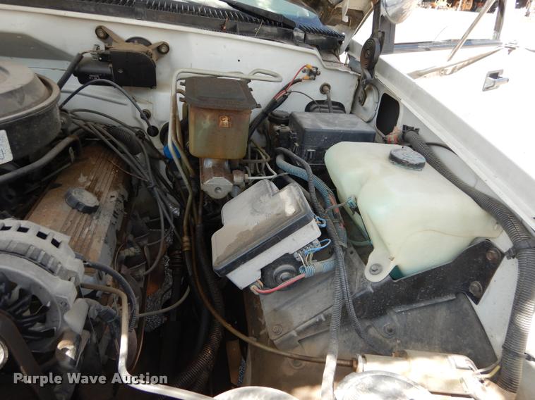 image for item DD0850 1995 Chevrolet Cheyenne 3500 bucket truck