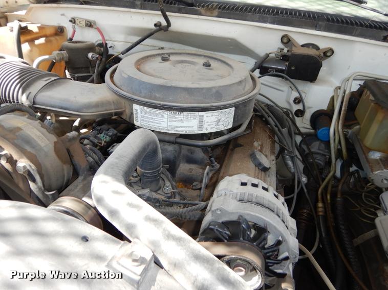 image for item DD0850 1995 Chevrolet Cheyenne 3500 bucket truck