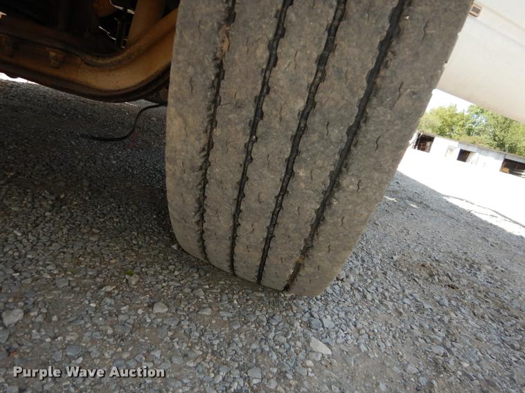 image for item DD0850 1995 Chevrolet Cheyenne 3500 bucket truck