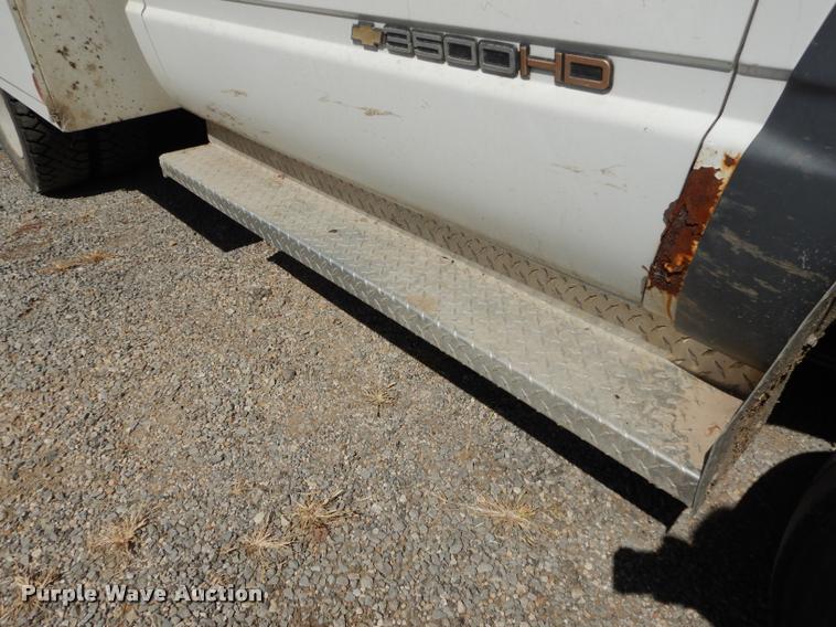 image for item DD0850 1995 Chevrolet Cheyenne 3500 bucket truck