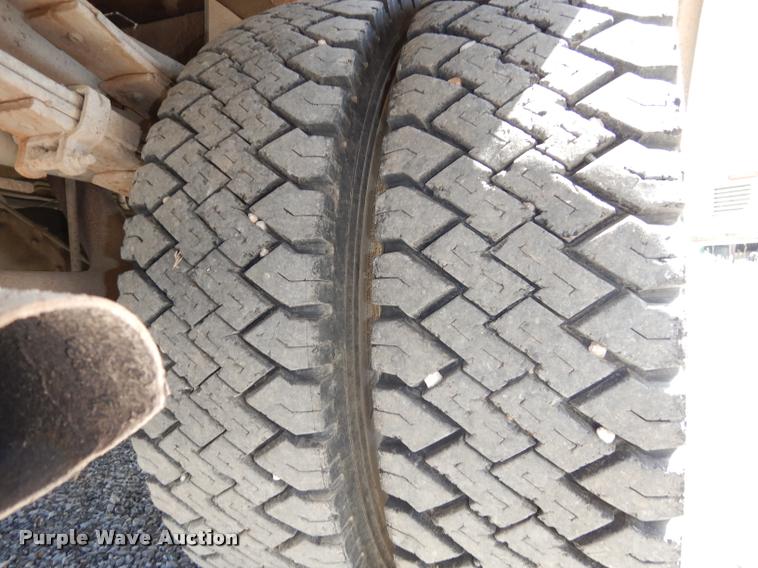 image for item DD0850 1995 Chevrolet Cheyenne 3500 bucket truck