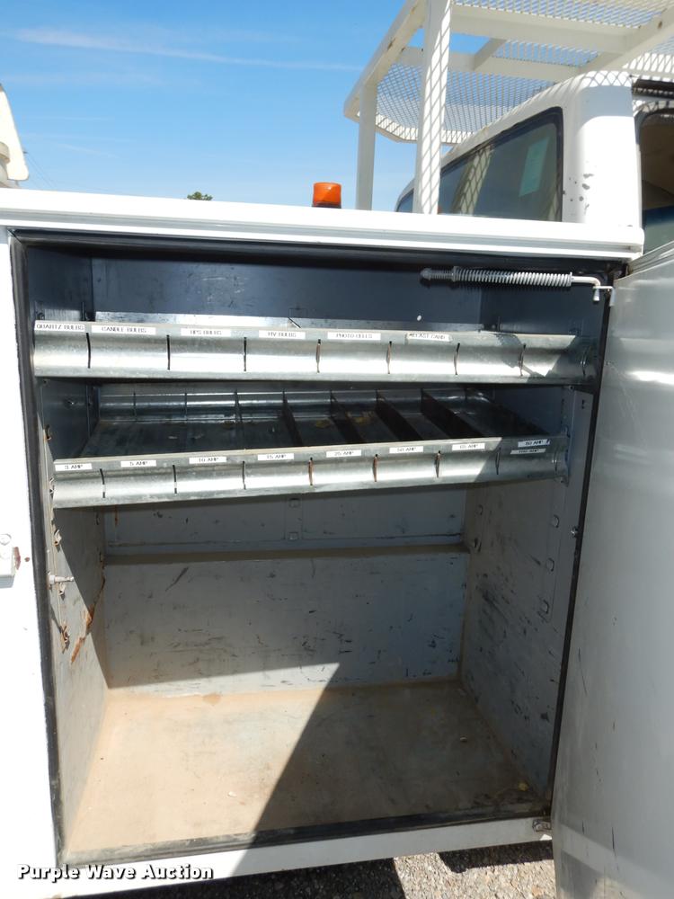 image for item DD0850 1995 Chevrolet Cheyenne 3500 bucket truck