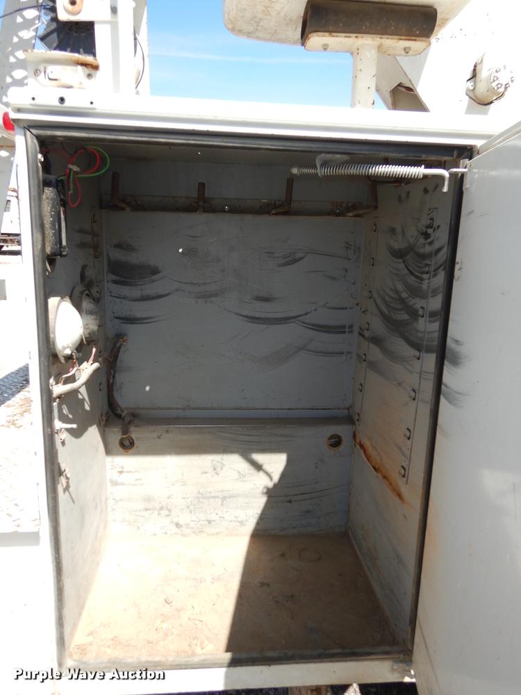 image for item DD0850 1995 Chevrolet Cheyenne 3500 bucket truck