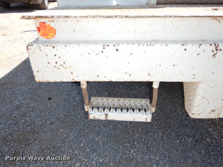 image for item DD0850 1995 Chevrolet Cheyenne 3500 bucket truck