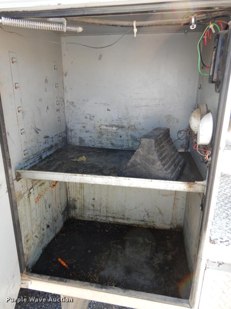 image for item DD0850 1995 Chevrolet Cheyenne 3500 bucket truck