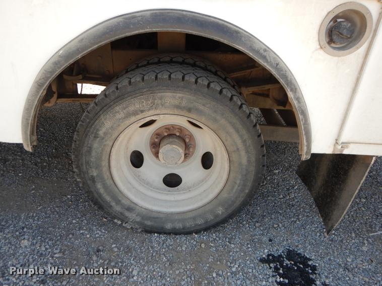 image for item DD0850 1995 Chevrolet Cheyenne 3500 bucket truck