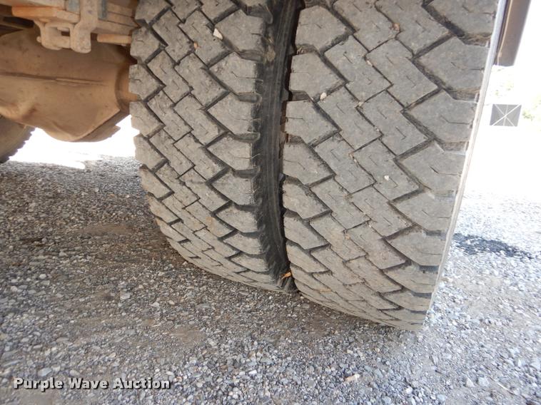 image for item DD0850 1995 Chevrolet Cheyenne 3500 bucket truck