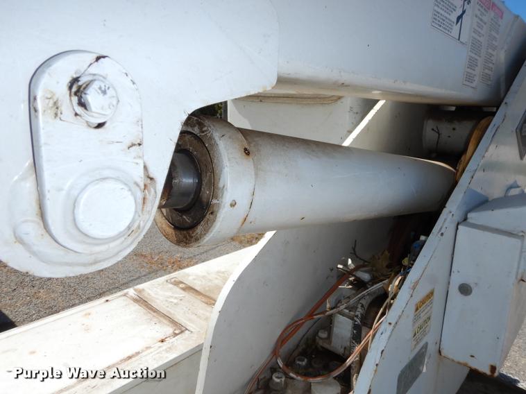 image for item DD0850 1995 Chevrolet Cheyenne 3500 bucket truck