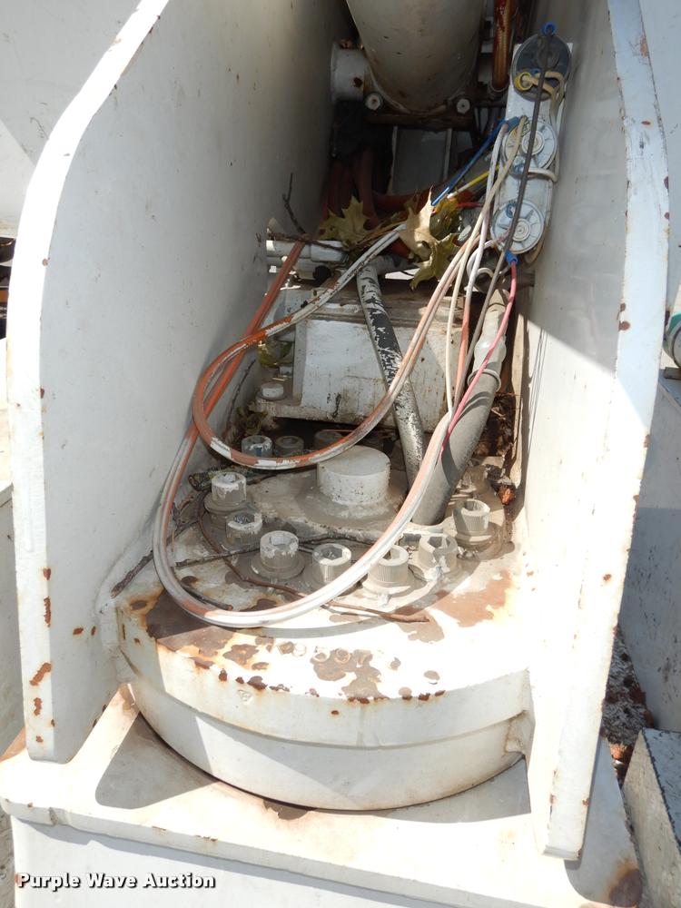 image for item DD0850 1995 Chevrolet Cheyenne 3500 bucket truck