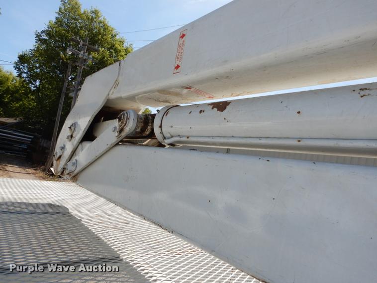 image for item DD0850 1995 Chevrolet Cheyenne 3500 bucket truck