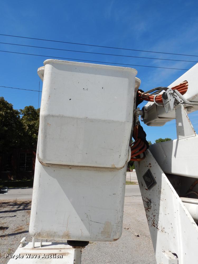 image for item DD0850 1995 Chevrolet Cheyenne 3500 bucket truck