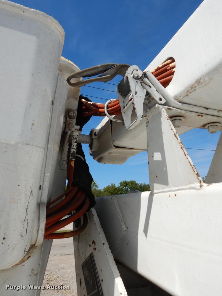 image for item DD0850 1995 Chevrolet Cheyenne 3500 bucket truck