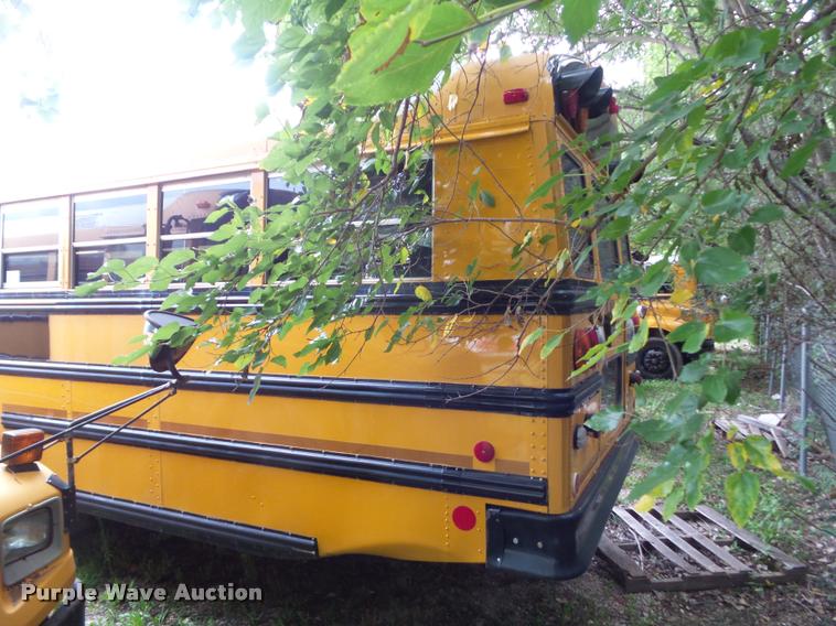 image for item DH9408 2004 Thomas Built 1418S school bus