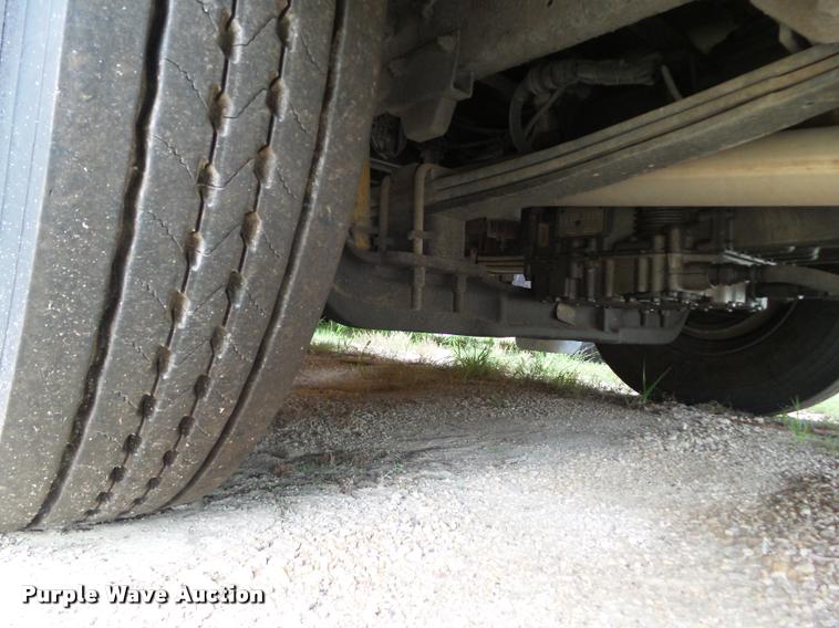 image for item DH9408 2004 Thomas Built 1418S school bus