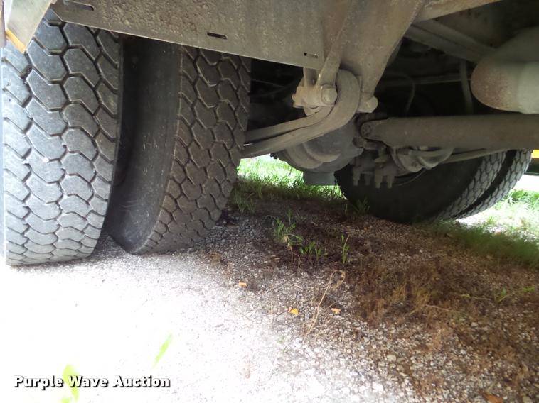 image for item DH9408 2004 Thomas Built 1418S school bus