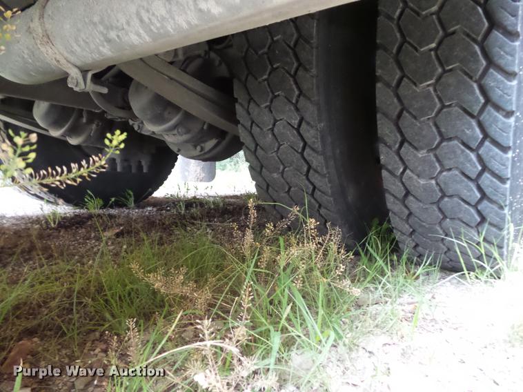 image for item DH9408 2004 Thomas Built 1418S school bus