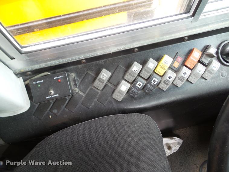 image for item DH9408 2004 Thomas Built 1418S school bus