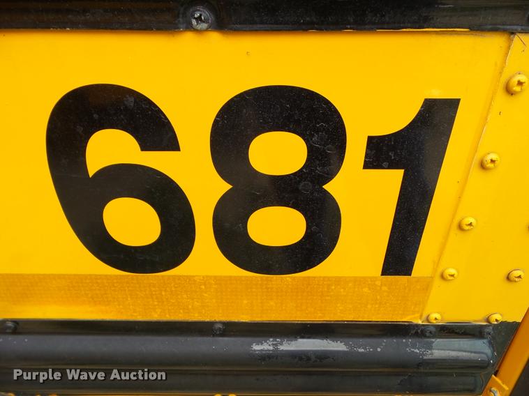 image for item DH9408 2004 Thomas Built 1418S school bus